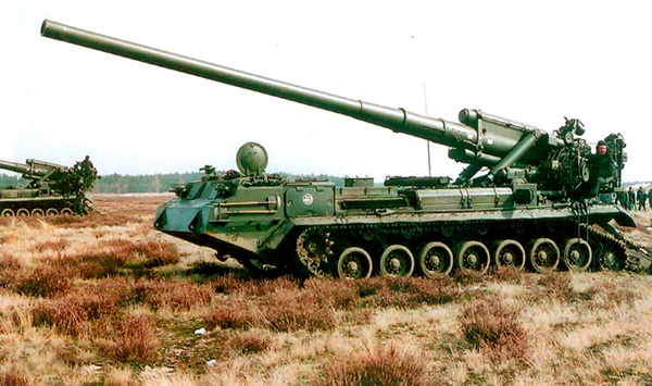 
		SALUD 2C7 «Peonía» (2S7M «Pequeña») - 203-cañón autopropulsado mm