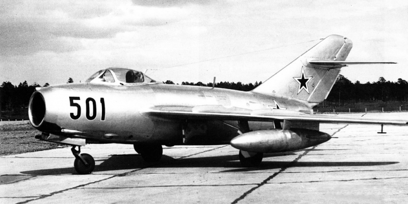  Dimensions MiG-15. Moteur. Le poids. Histoire. Gamme de vol. plafond pratique