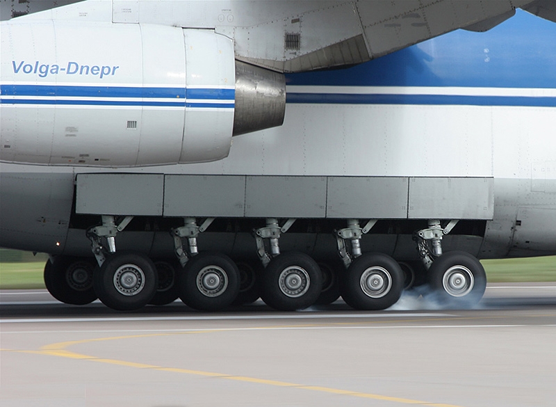  Moteur An-124 Ruslan. Le poids. Histoire. Gamme de vol. plafond pratique