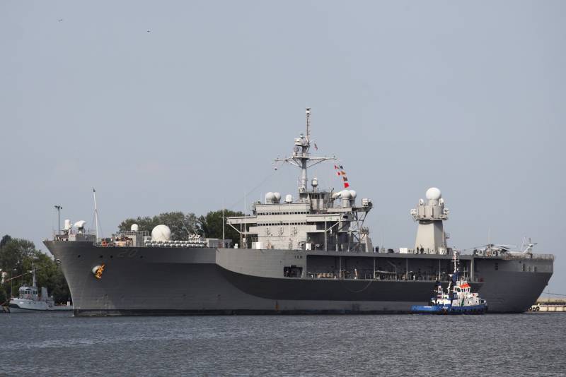 Американский корабль Mount Whitney вошел в Черное море