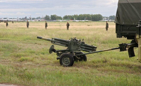 
		2B9M «矢车菊» - 自动迫击炮口径 82 毫米