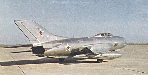  Dimensiones del MiG-19. Motor. El peso. Historia. rango de vuelo. techo práctico