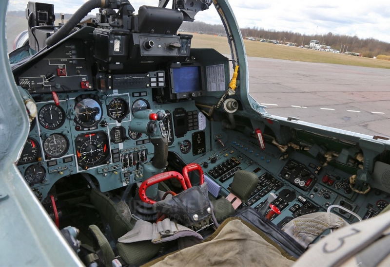  Dimensiones del Su-27. Motor. El peso. Historia. rango de vuelo. techo práctico
