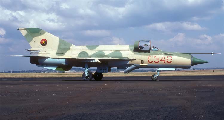  Dimensiones del MiG-21. Motor. El peso. Historia. rango de vuelo. techo práctico
