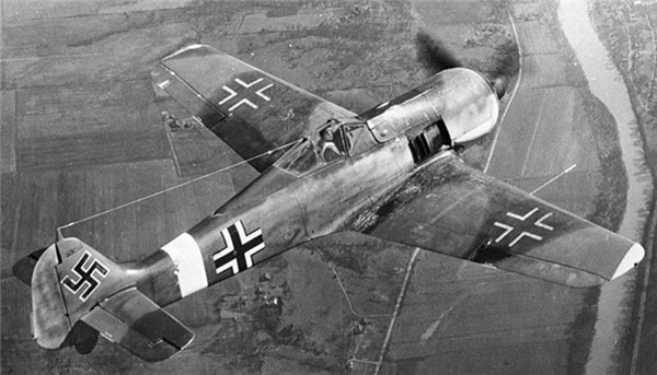  Focke-Wulf Fw 190 Dimensiones. Motor. El peso. Historia. rango de vuelo