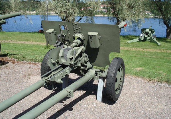 
		ZIS-3 - 分区大炮样品 1942 年份口径 76 毫米