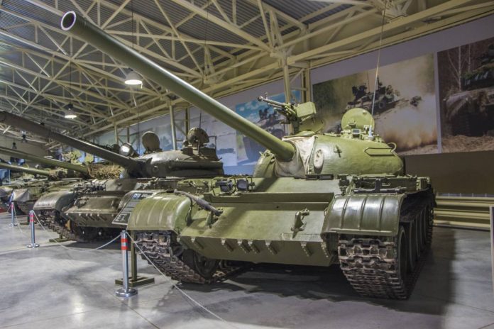 Рассказы о вооружении: танк Т-54 снаружи и внутри 