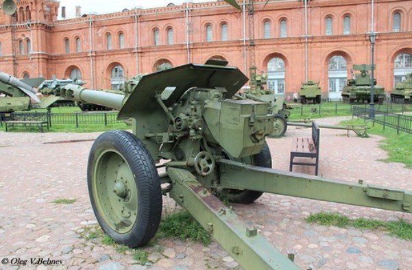 
		榴弹炮 D-1 样品 1943 年份口径 152 毫米