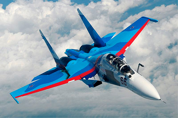  Dimensions du Su-30. Moteur. Le poids. Histoire. Gamme de vol. plafond pratique