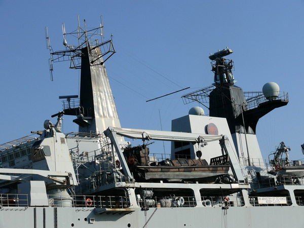 
		«Альбион» -  buque de asalto anfibio de la marina británica