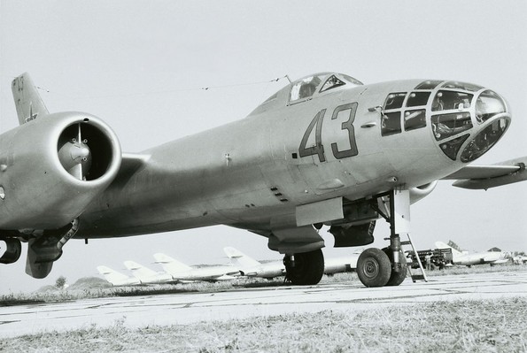  Ил-28 Размеры. 引擎. 重量. 历史. 飞行范围. 实用的天花板