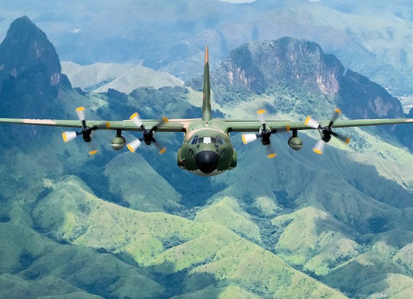  C-130 Геркулес Размеры. Motor. El peso. Historia. rango de vuelo