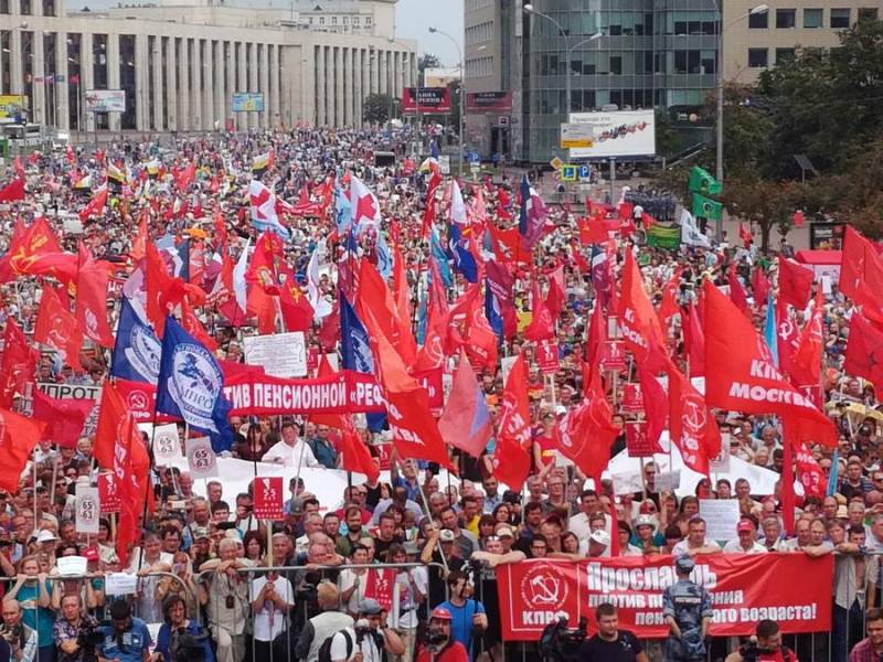 От левых до анархистов: в Петербурге и Москве прошли митинги против пенсионной реформы