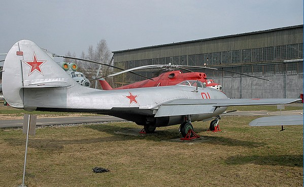  MiG-9 Dimensions. Engine. The weight. story. Range of flight. Service ceiling