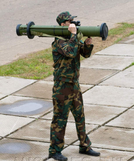 
		RPG-28 «Canneberge» - lance-grenades antichar manuel