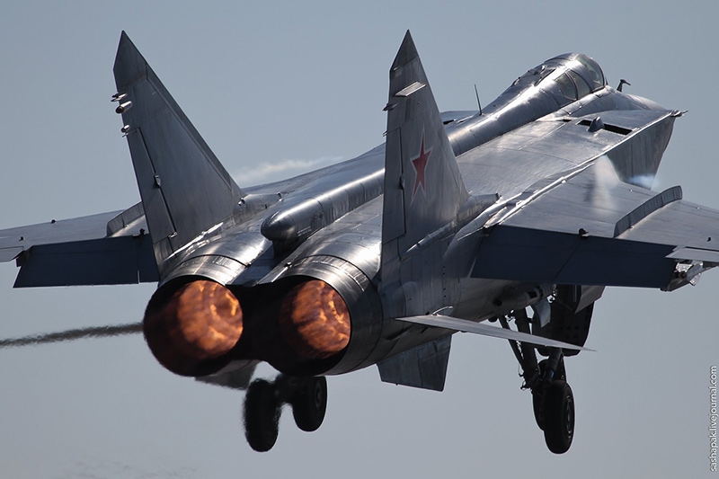  MiG-31 Dimensions. Engine. The weight. story. Range of flight. Service ceiling