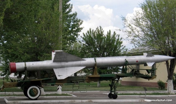 
		ZRK S-25 "Berkut"" - sistema de misiles antiaéreos