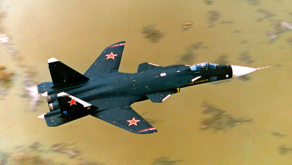  Dimensions du Su-47 Berkut. Moteur. Le poids. Histoire. Gamme de vol. plafond pratique
