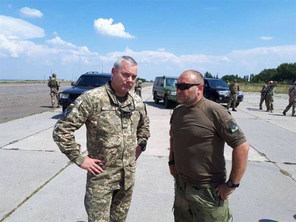 Ярош заставил оправдываться генерала Наева. "Правосеков" легализуют на Донбассе