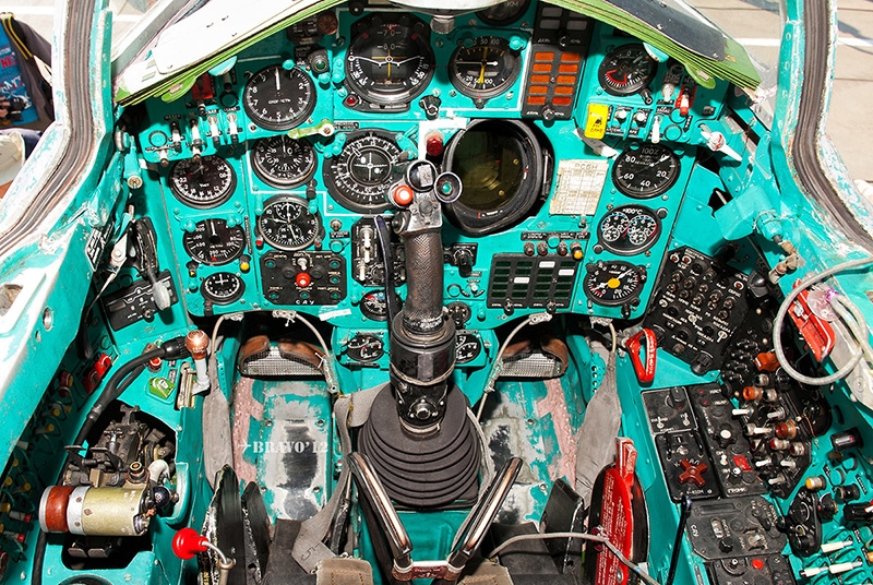  МиГ-25 Размеры. Двигатель. Вес. История. Дальность полета. Практический потолок