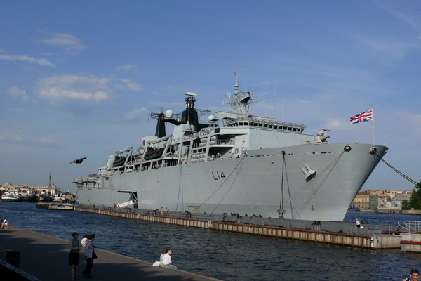 
		«Альбион» -  navire d'assaut amphibie de la marine britannique