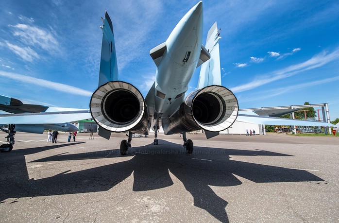 Su-35S尺寸. 引擎. 重量. 历史. 飞行范围. 实用的天花板