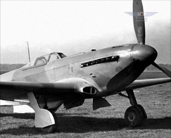  Dimensions du Yak-9. Moteur. Le poids. Histoire. Gamme de vol. plafond pratique