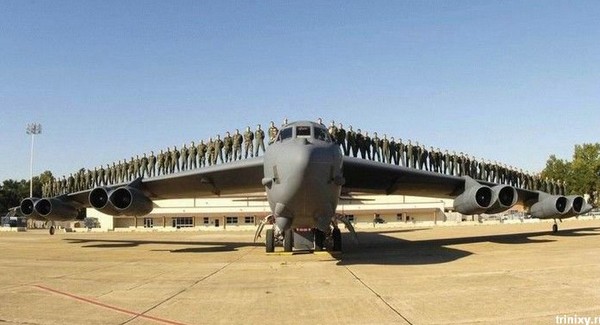  Dimensions du bombardier B-52. Moteur. Le poids. Histoire. Gamme de vol