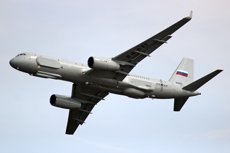 Dimensions Tu-214R. Moteur. Le poids. Histoire. Gamme de vol