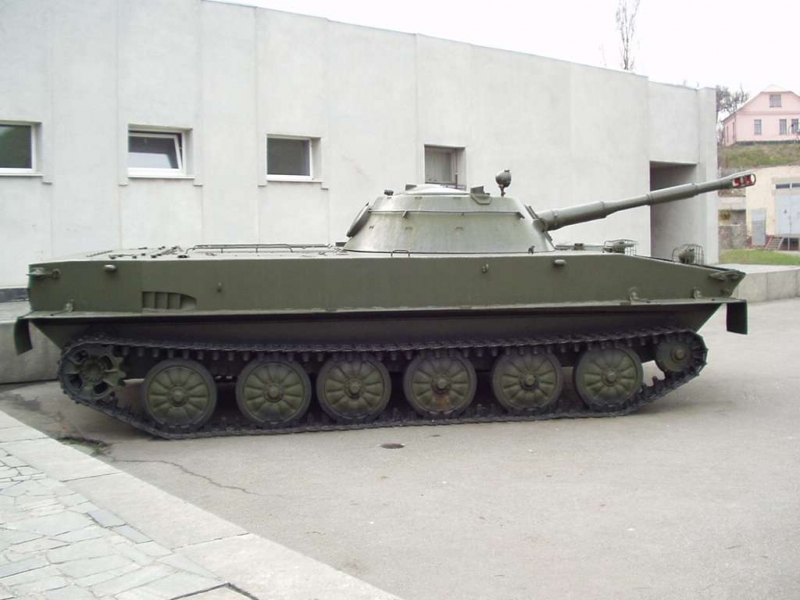  Tanque PT-76 Motor. El peso. Dimensiones. Armadura. Historia