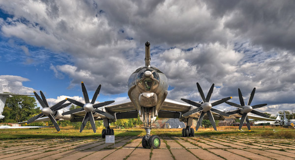  Tu-142 Dimensiones. Motor. El peso. Historia. rango de vuelo. techo práctico