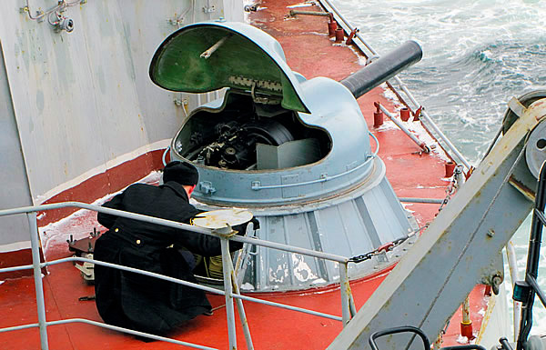 
		AK-630 - navire anti-aérien installation à six canons de 30 mm