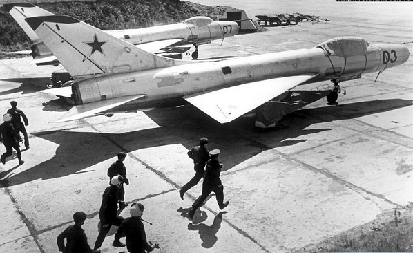  Су-9 Размеры. 引擎. 重量. 历史. 飞行范围. 实用的天花板