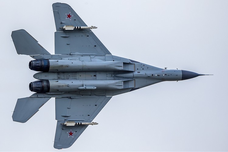  MiG-35 and MiG-35D Dimensions. Engine. The weight. story. Range of flight. Service ceiling