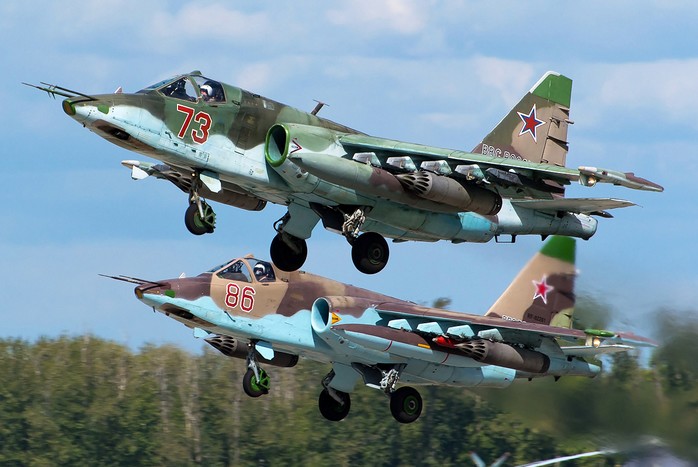  Dimensions du Su-25 Grach. Moteur. Le poids. Histoire. Gamme de vol. plafond pratique