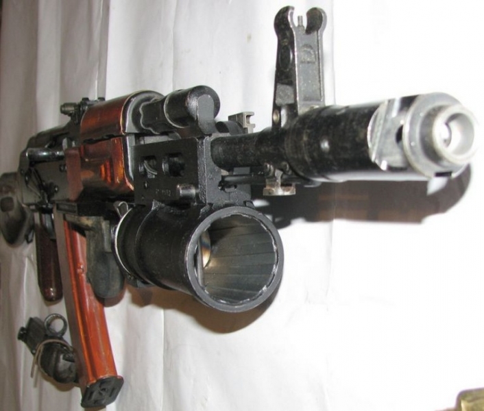 
		GP-25 «篝火» - 下挂式榴弹发射器口径 40 毫米