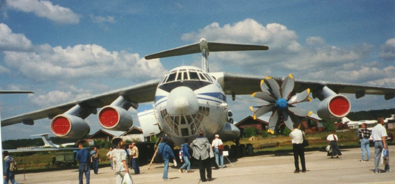  Motor IL-76. El peso. Historia. rango de vuelo. techo práctico