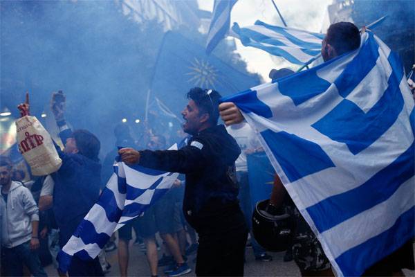 Греческий МИД обвинил Россию в попытках "постоянного вмешательства" в политику Греции