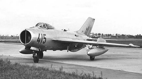  MiG-19 Dimensions. Engine. The weight. story. Range of flight. Service ceiling