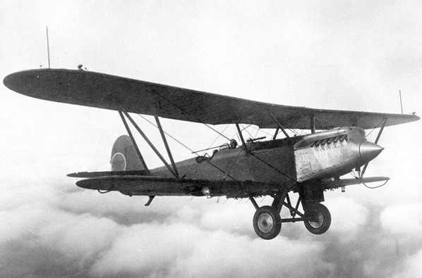  飞机 R-5 尺寸. 引擎. 重量. 历史. 飞行范围