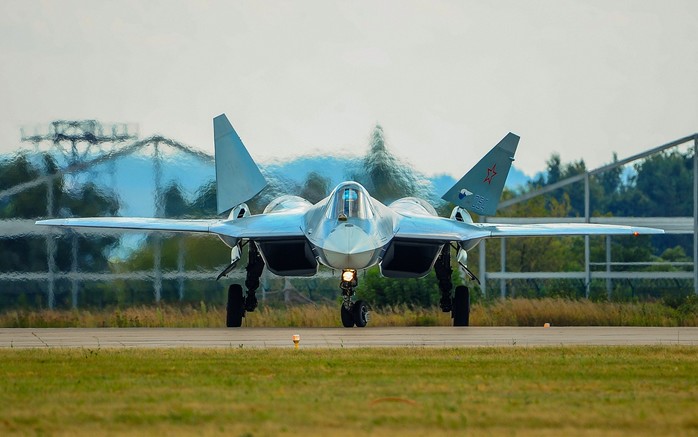  Su-57 (PAK FA T-50) Dimensions. Moteur. Le poids. Histoire. Gamme de vol. plafond pratique