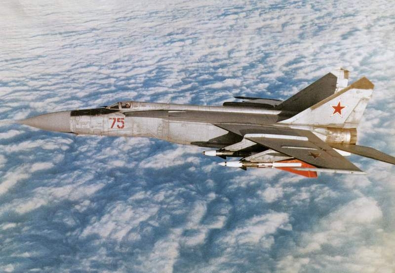  МиГ-25 Размеры. Двигатель. Вес. История. Дальность полета. Практический потолок