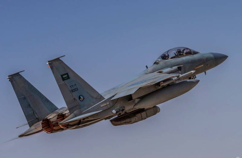 Саудовская Аравия проведет модернизацию истребителей F-15S