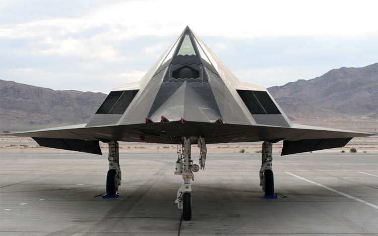  Локхид F-117 Найт Хок Размеры. Motor. El peso. Historia. rango de vuelo. techo práctico