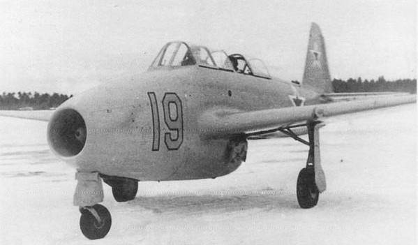  Dimensions du Yak-17. Moteur. Le poids. Histoire. Gamme de vol. plafond pratique