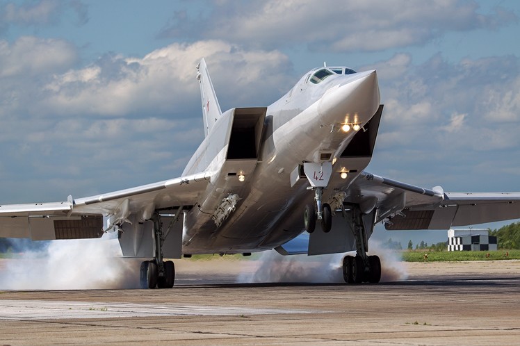  Dimensions Tu-22M3. Moteur. Le poids. Histoire. Gamme de vol. plafond pratique