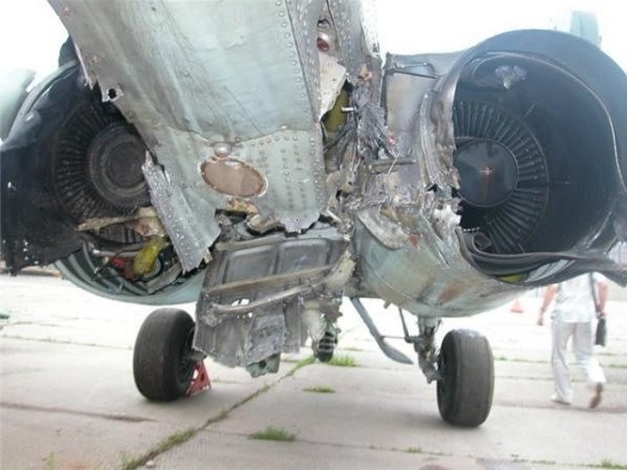  Dimensiones del Su-25 Grach. Motor. El peso. Historia. rango de vuelo. techo práctico