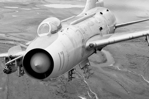  Dimensiones del Su-7. Motor. El peso. Historia. rango de vuelo. techo práctico