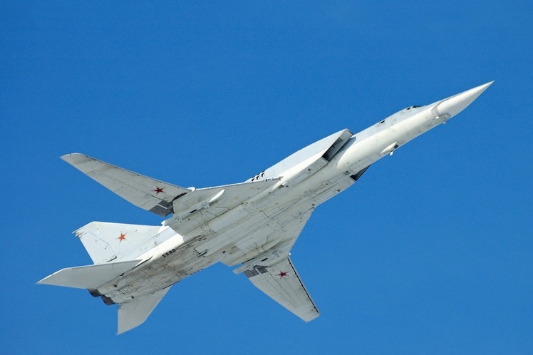  Dimensions Tu-22M3. Moteur. Le poids. Histoire. Gamme de vol. plafond pratique