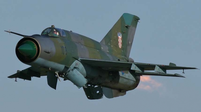 Dimensions MiG-21. Moteur. Le poids. Histoire. Gamme de vol. plafond pratique